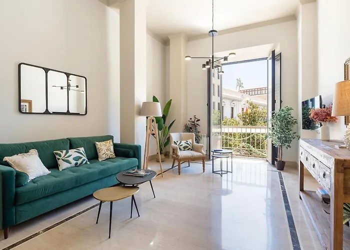 Chezmoihomes Town Hall Apartment