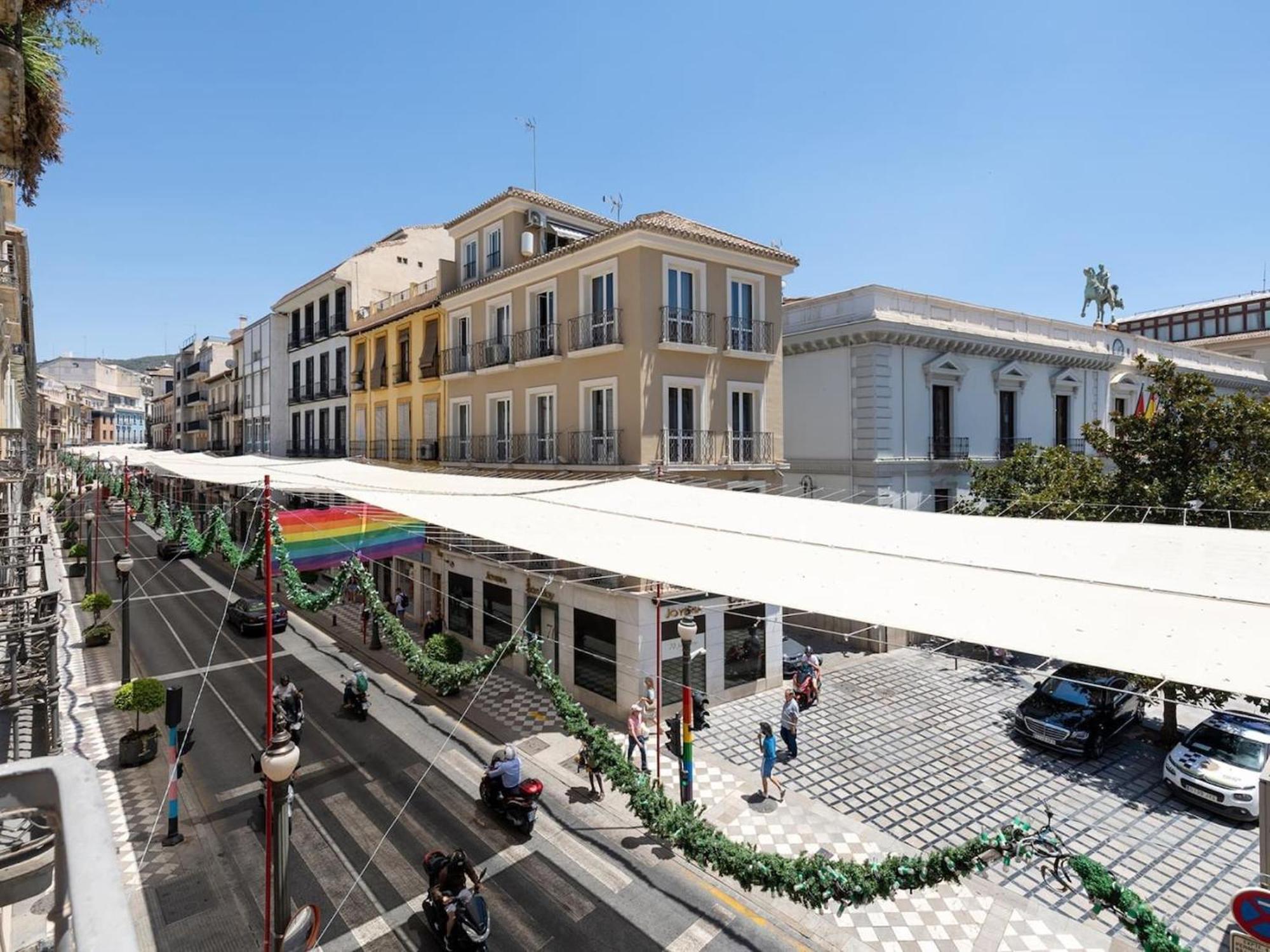 Chezmoihomes Town Hall Apartment